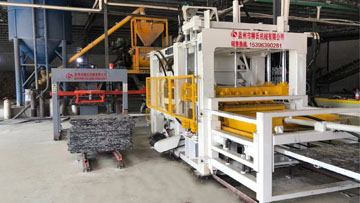 PC磚、透水磚生產(chǎn)現(xiàn)場